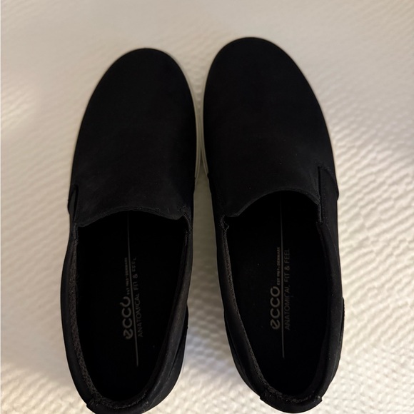 Ecco Women's Black leather Slip-On Sneakers - Picture 7 of 8